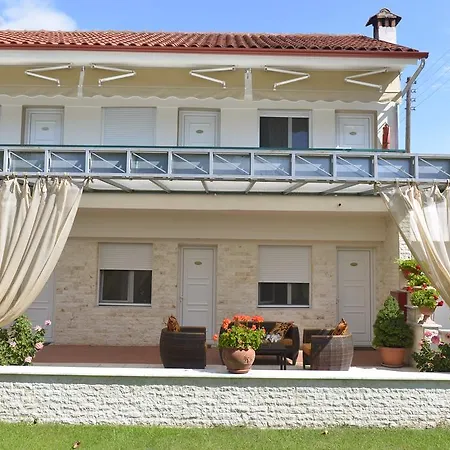 Galaxy فندق Krepeni